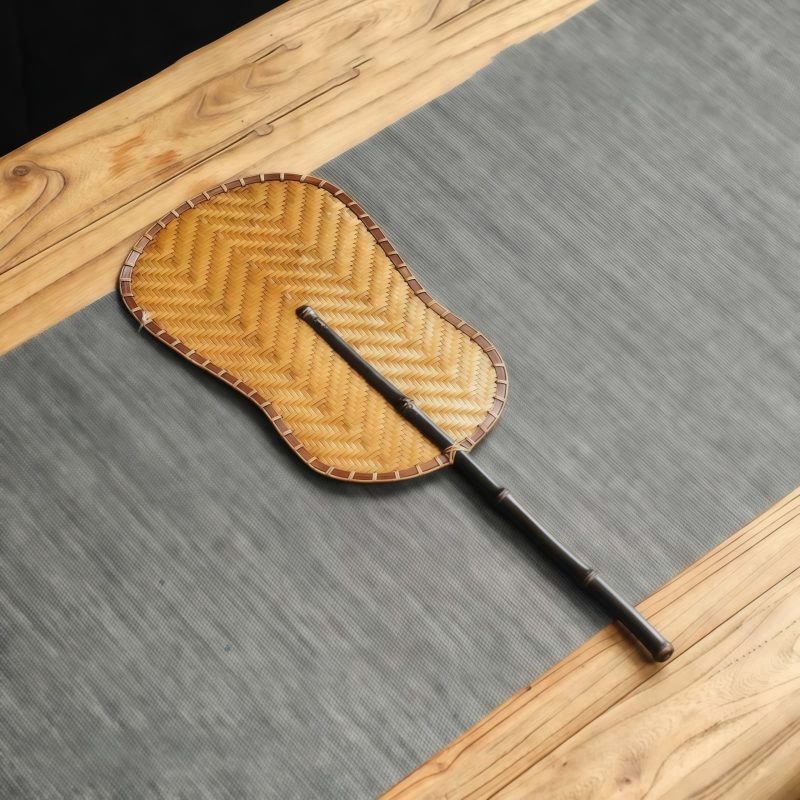 مروحة صينية يدوية الصنع من الخيزران، بيضاوية الشكل Chinese Handmade Bamboo Woven Oval Fan