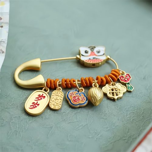 Broche de la Fortuna con León Danzante de Cobre Broche de la Fortuna con León Danzante de Cobre