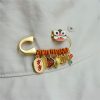 Broche de la Fortuna con León Danzante de Cobre Copper Dancing Lion Fortune Brooch