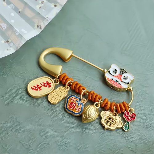 Broche de la Fortuna con León Danzante de Cobre Broche de la Fortuna con León Danzante de Cobre