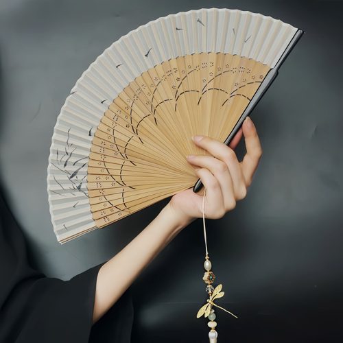 مروحة قابلة للطي من الخيزران المجوف على شكل يراعة مروحة قابلة للطي من الخيزران المجوف على شكل يراعة