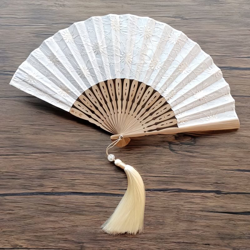 竹製ハンドル付き刺繍綿折りたたみ扇 Embroidered Cotton Folding Fan with Bamboo Handle