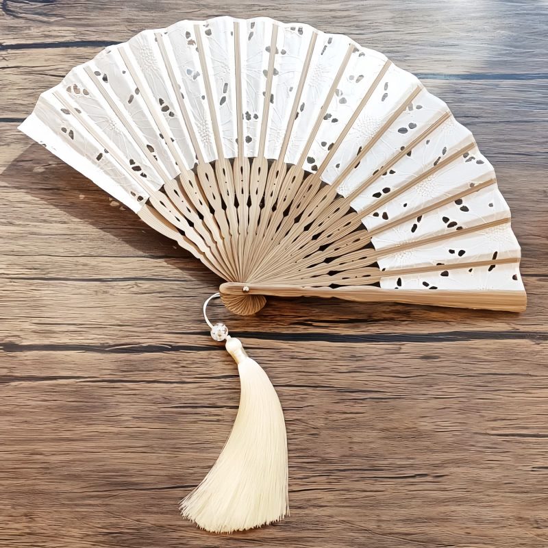 竹製ハンドル付き刺繍綿折りたたみ扇 Embroidered Cotton Folding Fan with Bamboo Handle
