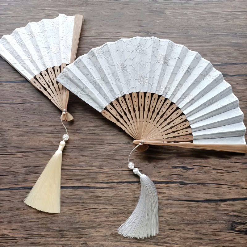 竹製ハンドル付き刺繍綿折りたたみ扇 Embroidered Cotton Folding Fan with Bamboo Handle