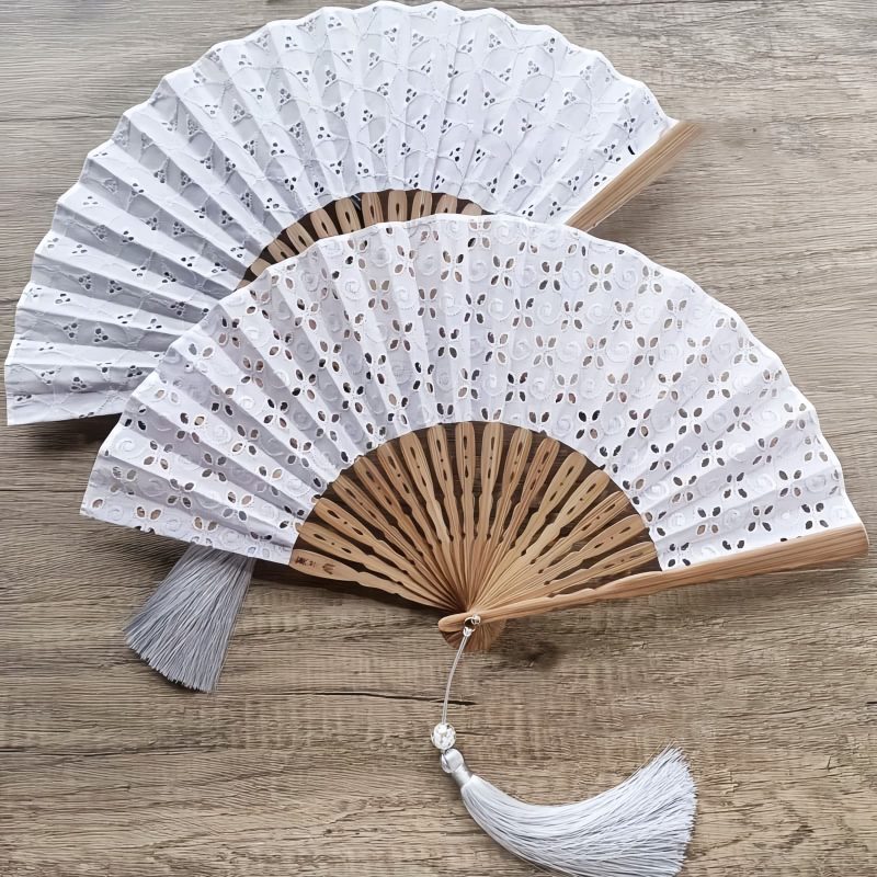 竹製ハンドル付き刺繍綿折りたたみ扇 Embroidered Cotton Folding Fan with Bamboo Handle