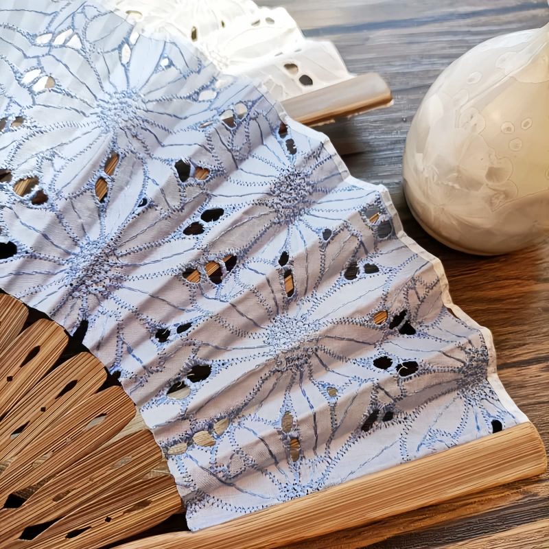竹製ハンドル付き刺繍綿折りたたみ扇 Embroidered Cotton Folding Fan with Bamboo Handle