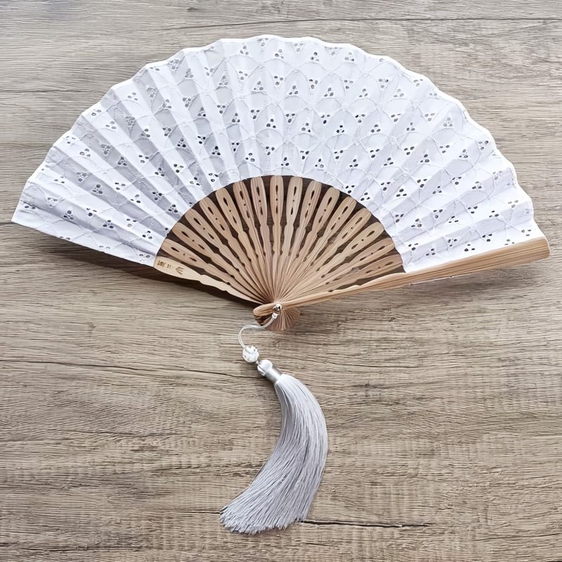 竹製ハンドル付き刺繍綿折りたたみ扇 Embroidered Cotton Folding Fan with Bamboo Handle