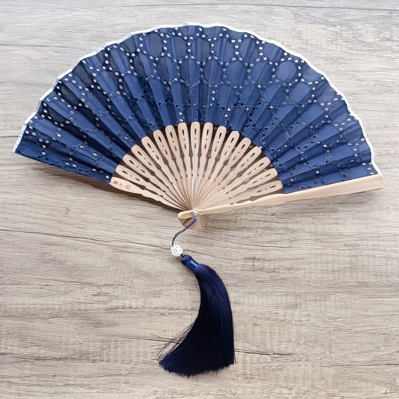 竹製ハンドル付き刺繍綿折りたたみ扇 Embroidered Cotton Folding Fan with Bamboo Handle