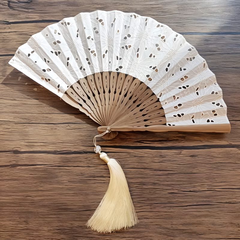 竹製ハンドル付き刺繍綿折りたたみ扇 Embroidered Cotton Folding Fan with Bamboo Handle