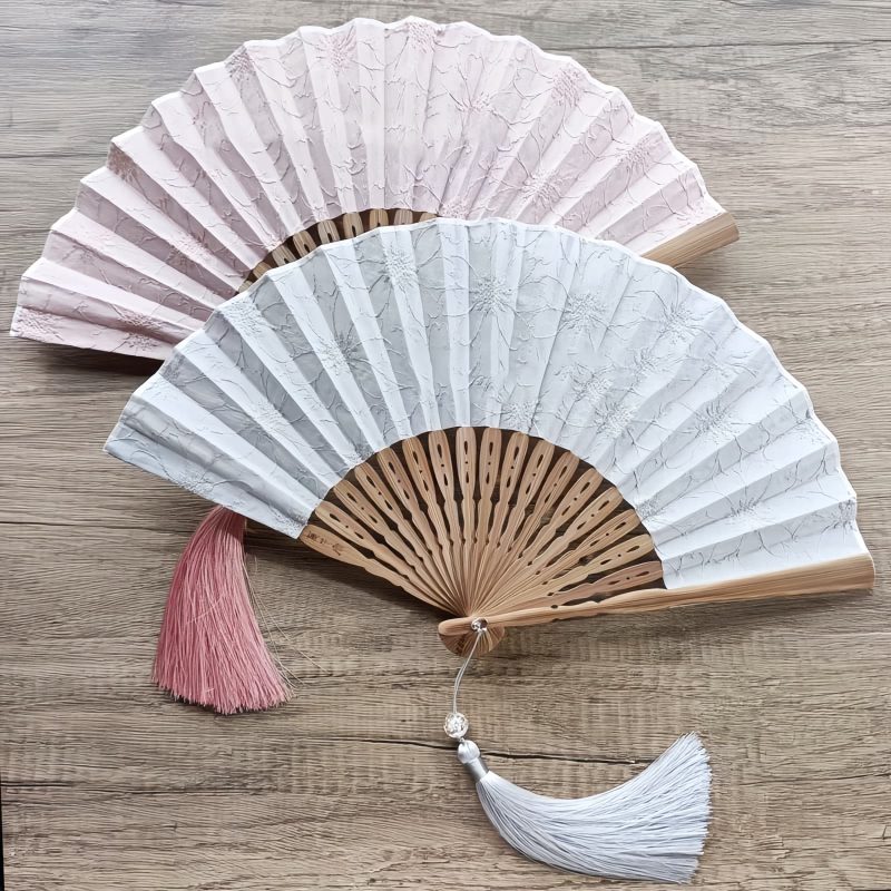 竹製ハンドル付き刺繍綿折りたたみ扇 Embroidered Cotton Folding Fan with Bamboo Handle