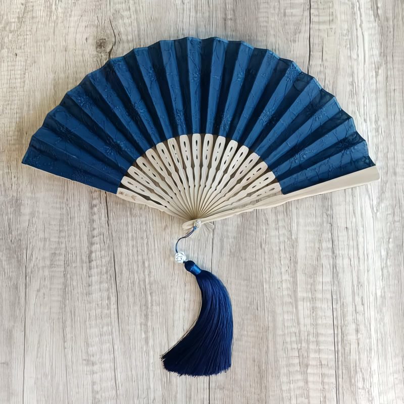 竹製ハンドル付き刺繍綿折りたたみ扇 Embroidered Cotton Folding Fan with Bamboo Handle