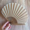 Abanico Plegable de Bambú Retro Artesanal, Color Sólido Handcrafted Retro Bamboo Solid Color Folding Fan