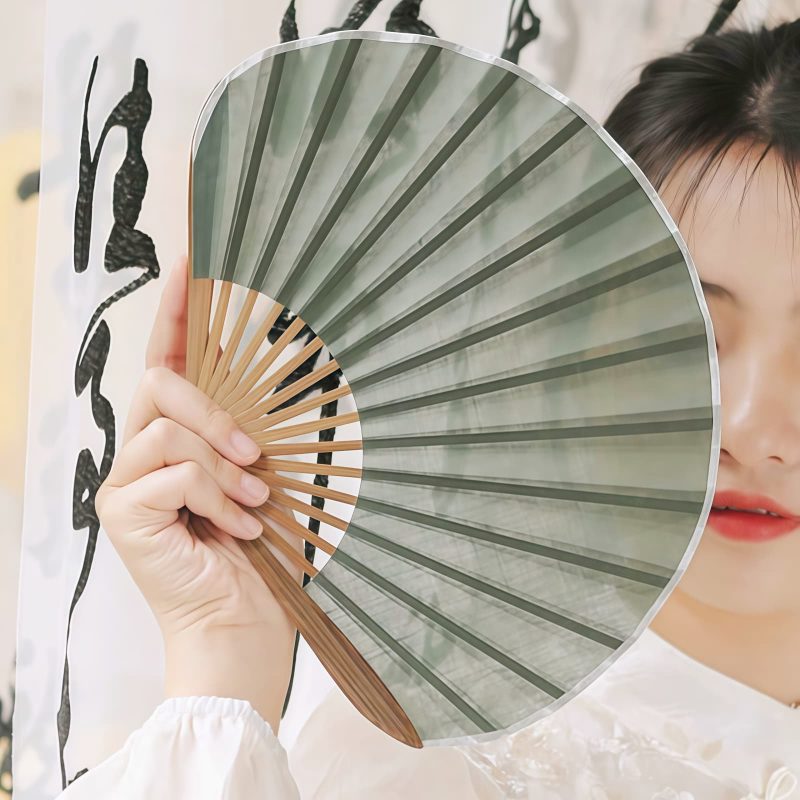 Abanico Plegable de Bambú Retro Artesanal, Color Sólido Handcrafted Retro Bamboo Solid Color Folding Fan