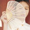 Abanico Plegable de Bambú con Encaje Rosa y Borlas Rose Lace Bamboo Folding Fan with Tassels