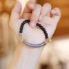 Pulsera de brazalete de sándalo y calcedonia gris Sandalwood Gray Chalcedony Cuff Bracelet
