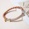 Pulsera de brazalete de sándalo y calcedonia gris Sandalwood Gray Chalcedony Cuff Bracelet
