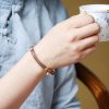 Pulsera de brazalete de sándalo y calcedonia gris Sandalwood Gray Chalcedony Cuff Bracelet