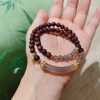 Pulsera de brazalete de sándalo y calcedonia gris Sandalwood Gray Chalcedony Cuff Bracelet