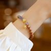 Pulsera de brazalete de sándalo y calcedonia gris Sandalwood Gray Chalcedony Cuff Bracelet