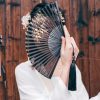 مروحة قابلة للطي من أوراق الخيزران السوداء الحريرية Silk Black Bamboo Leaf Folding Fan