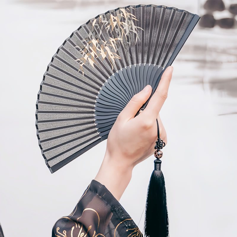 مروحة قابلة للطي من أوراق الخيزران السوداء الحريرية Silk Black Bamboo Leaf Folding Fan
