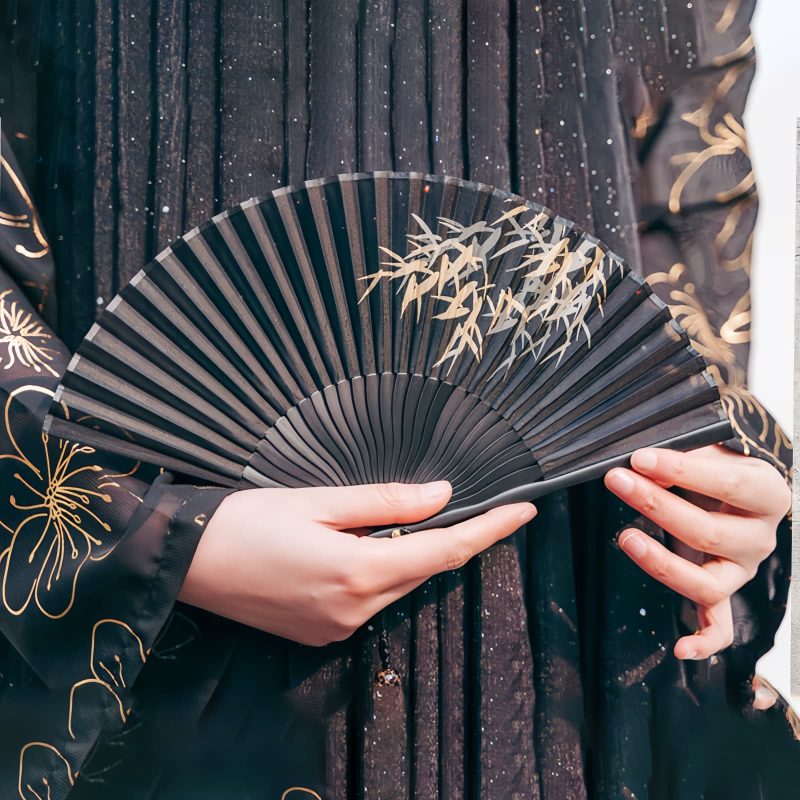 مروحة قابلة للطي من أوراق الخيزران السوداء الحريرية Silk Black Bamboo Leaf Folding Fan