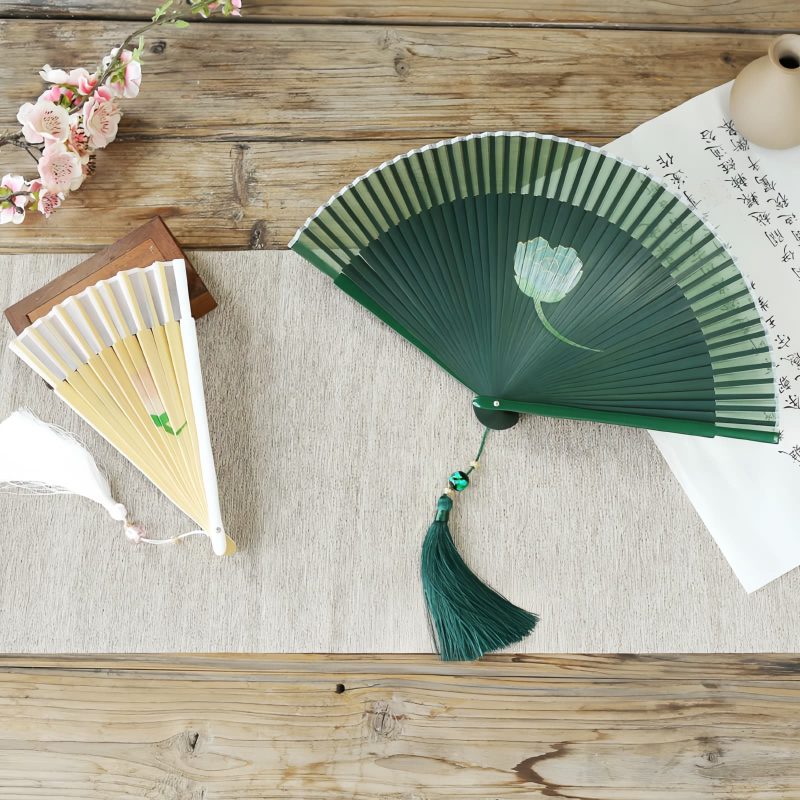 Abanico Plegable de Peonía de Seda con Marco de Bambú Silk Peony Folding Fan with Bamboo Frame