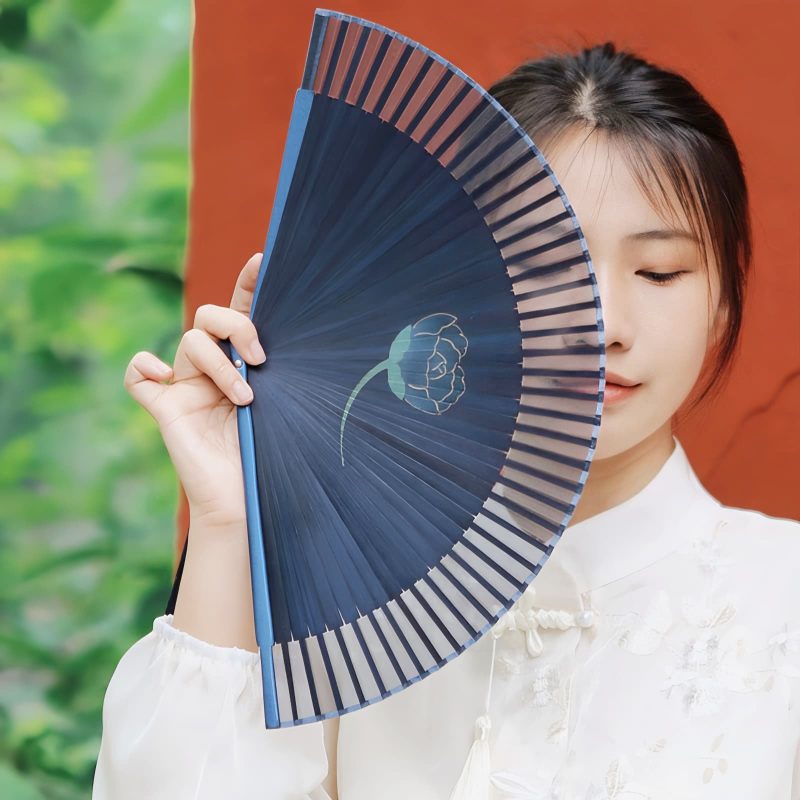 Abanico Plegable de Peonía de Seda con Marco de Bambú Silk Peony Folding Fan with Bamboo Frame