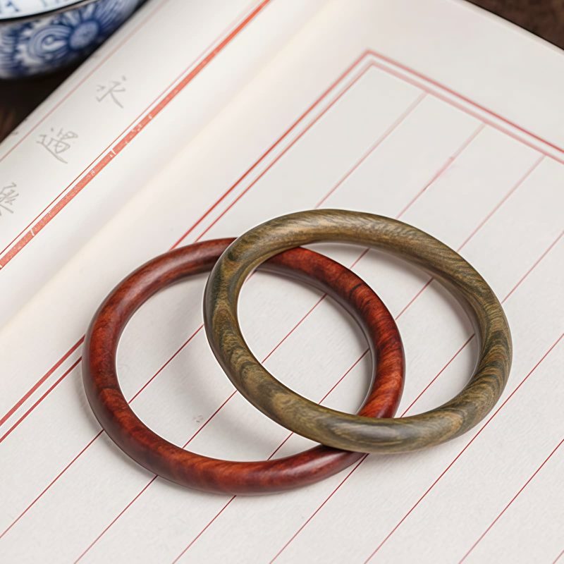 Pulsera de Protección de Sándalo Rojo y Verde Tibetano Tibetan Red and Green Sandalwood Protection Bangle