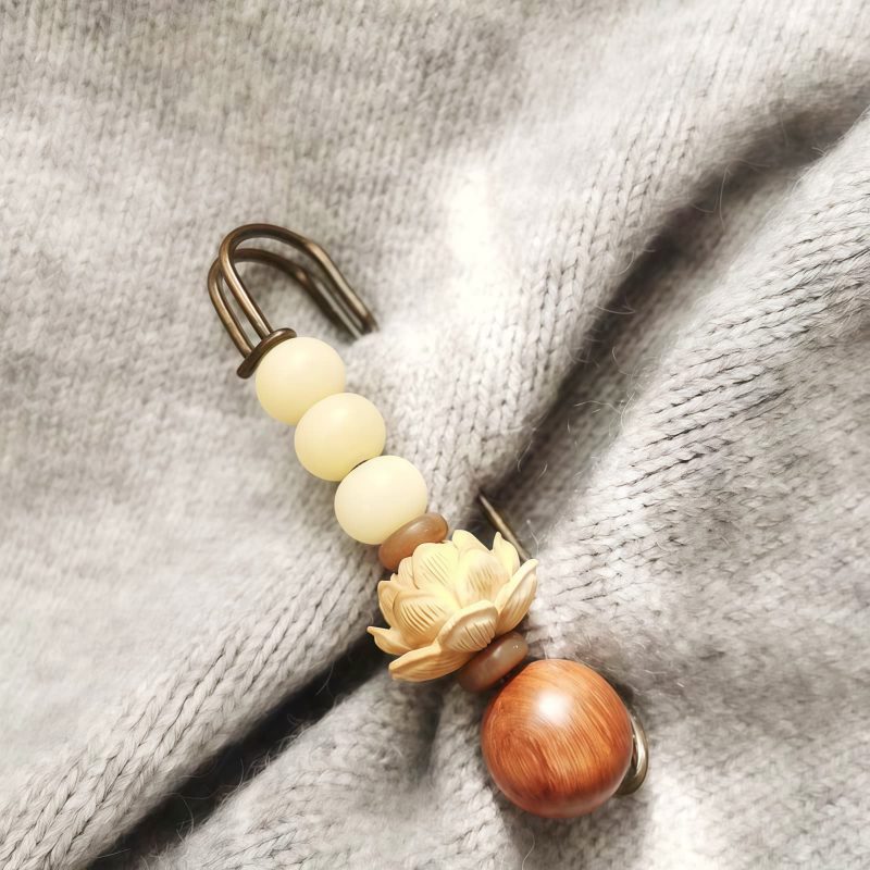 Pin Damai Biji Bodhi Vintage dari Kayu Cendana Vintage Bodhi Seed Sandalwood Peace Brooch