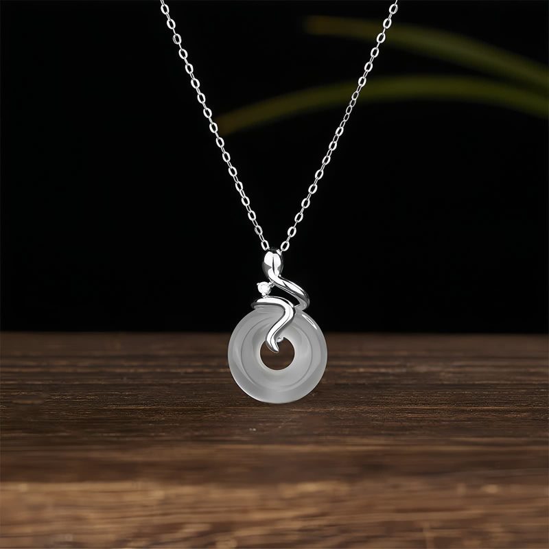 Colar Pingente de Calcedónia Ano da Serpente em Prata 925 925 Silver Snake Year Chalcedony Peace Pendant Necklace