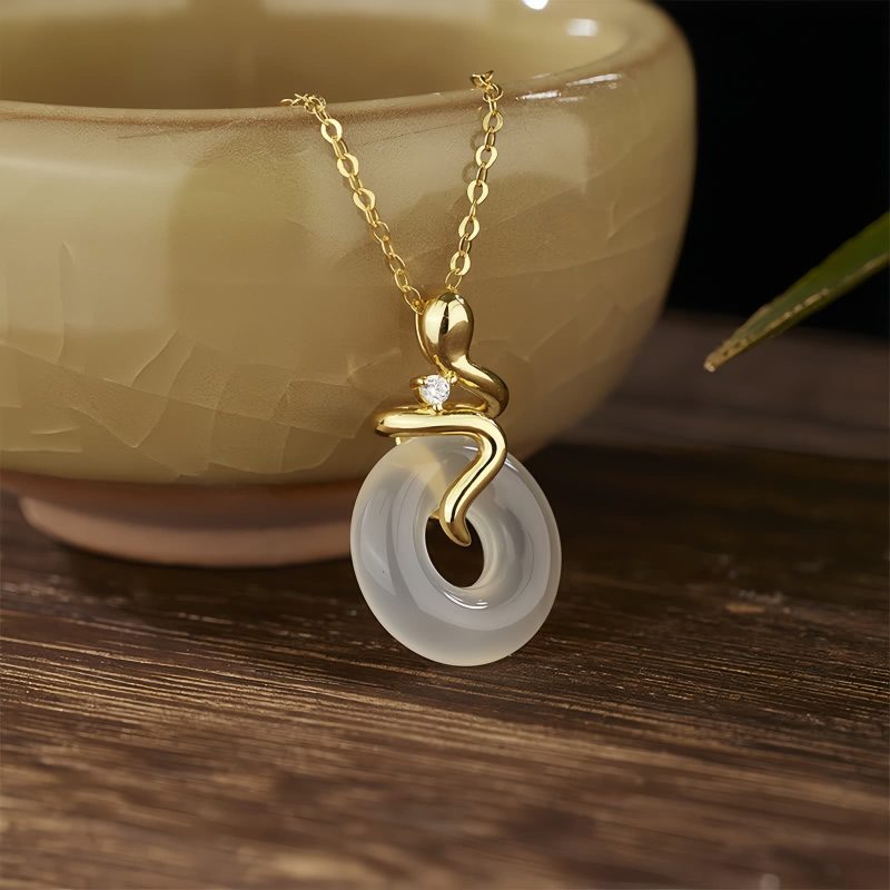 Colar Pingente de Calcedónia Ano da Serpente em Prata 925 925 Silver Snake Year Chalcedony Peace Pendant Necklace