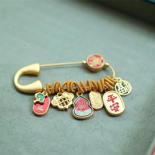Broche de la Suerte con Mariposa y Caracter Fu de Latón Broche de la Suerte con Mariposa y Caracter Fu de Latón