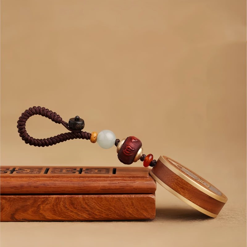 Llave de Avalokitesvara de Madera de Ébano con Om Mani Padme Hum Ebony Wood Avalokitesvara Keychain with Om Mani Padme Hum