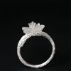 Cincin Penyembuhan Adjustable Perak 925 dengan Bunga Kerangka Kristal Putih 925 Silver Adjustable Healing Ring with White Crystal Skeleton Flower