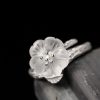 Cincin Penyembuhan Adjustable Perak 925 dengan Bunga Kerangka Kristal Putih 925 Silver Adjustable Healing Ring with White Crystal Skeleton Flower