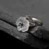 Cincin Penyembuhan Adjustable Perak 925 dengan Bunga Kerangka Kristal Putih 925 Silver Adjustable Healing Ring with White Crystal Skeleton Flower