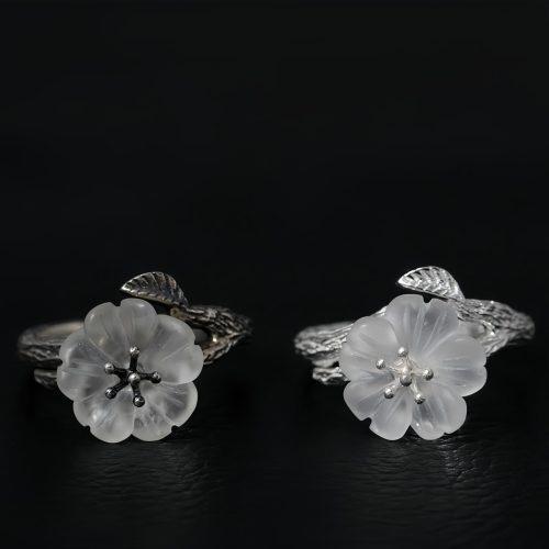 Anillo Ajustable de Sanación de Plata 925 con Flor de Calavera de Cristal Blanco Anillo Ajustable de Sanación de Plata 925 con Flor de Calavera de Cristal Blanco