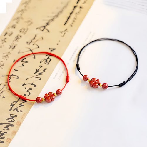 Pulsera de Bendición de Cinabrio con Trébol de Cuatro Hojas Pulsera de Bendición de Cinabrio con Trébol de Cuatro Hojas