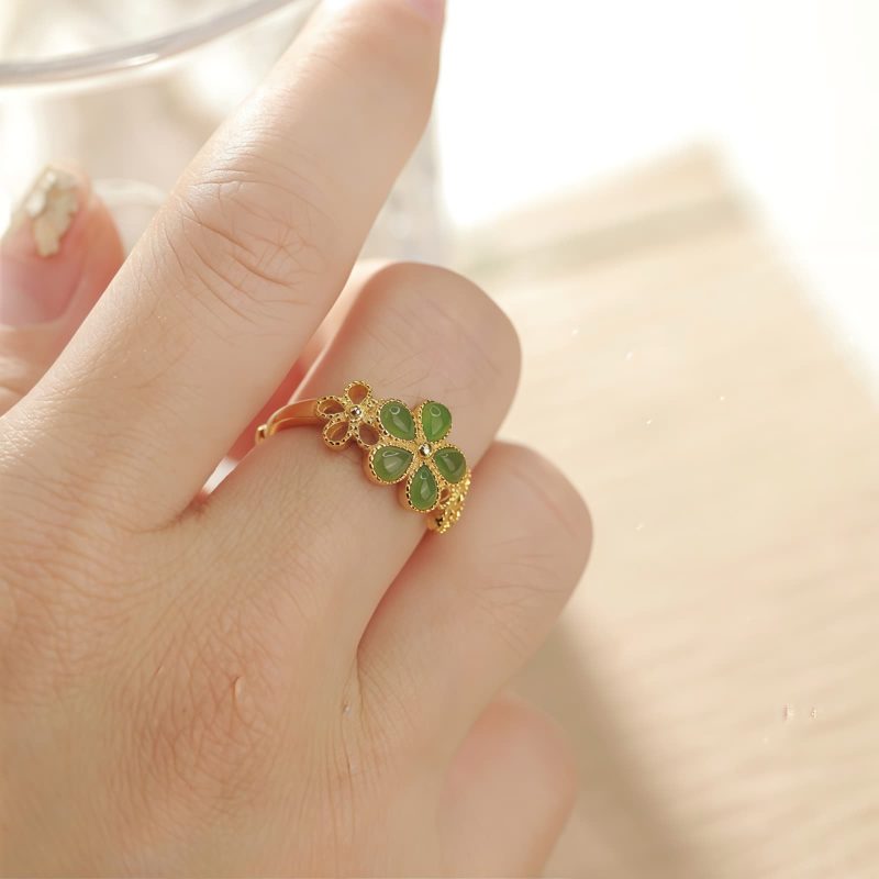 Anillo de Prosperidad de Jade de Hetian en Plata 925 con Flor de Oro Hetian Jade Prosperity Ring in 925 Silver with Gold Flower