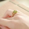 Anillo de Prosperidad de Jade de Hetian en Plata 925 con Flor de Oro Hetian Jade Prosperity Ring in 925 Silver with Gold Flower