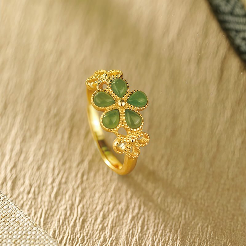 Anillo de Prosperidad de Jade de Hetian en Plata 925 con Flor de Oro Hetian Jade Prosperity Ring in 925 Silver with Gold Flower