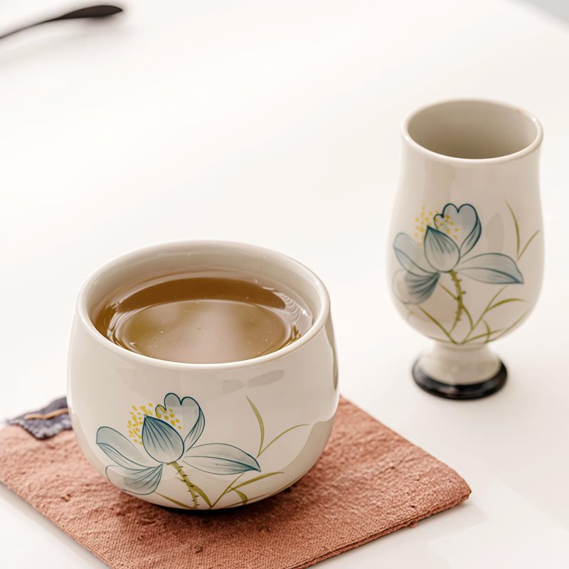 Taza de Té de Loto de Cerámica Pintada a Mano Hand Painted Ceramic Lotus Tea Cup