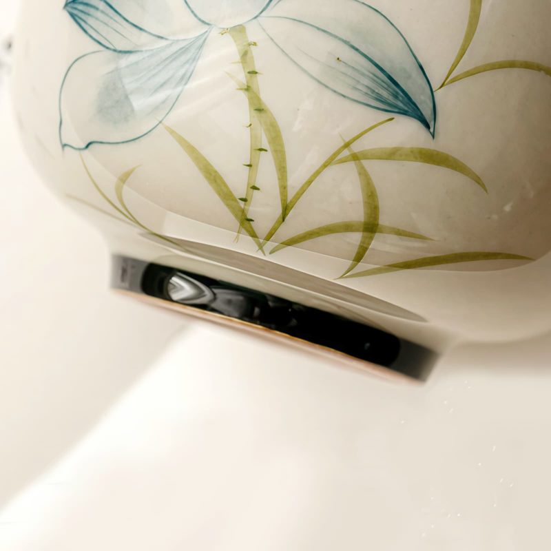 Taza de Té de Loto de Cerámica Pintada a Mano Hand Painted Ceramic Lotus Tea Cup
