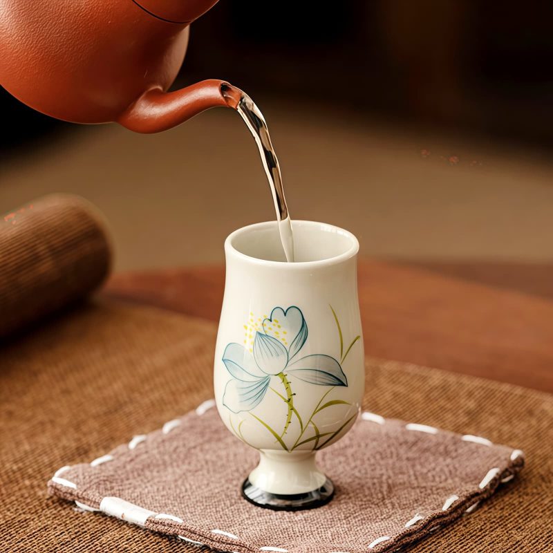 Taza de Té de Loto de Cerámica Pintada a Mano Hand Painted Ceramic Lotus Tea Cup