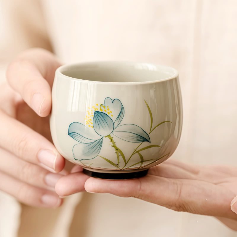 Taza de Té de Loto de Cerámica Pintada a Mano Hand Painted Ceramic Lotus Tea Cup
