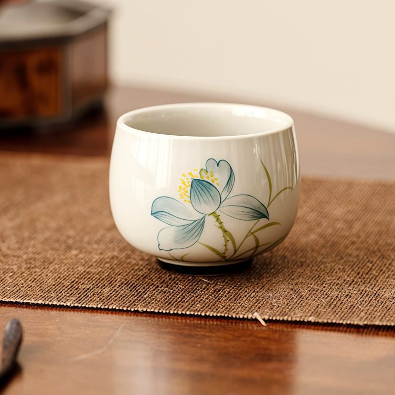 Taza de Té de Loto de Cerámica Pintada a Mano Hand Painted Ceramic Lotus Tea Cup
