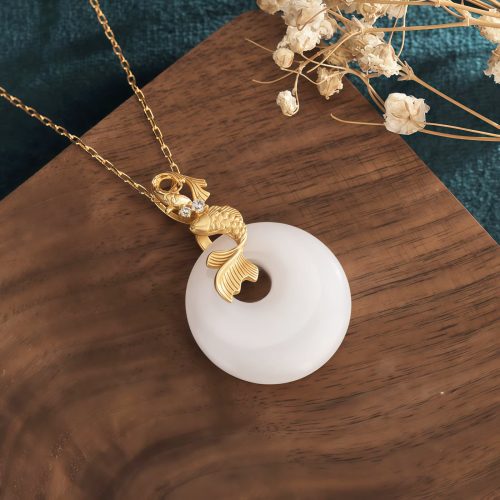 Collar con dije de pez Koi de jade blanco para atraer la riqueza Collar con dije de pez Koi de jade blanco para atraer la riqueza