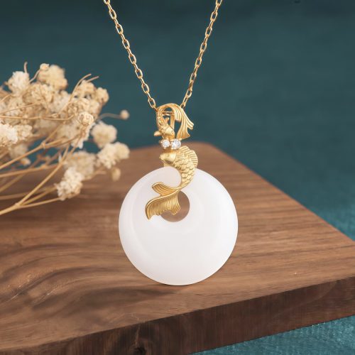 Collar con dije de pez Koi de jade blanco para atraer la riqueza Collar con dije de pez Koi de jade blanco para atraer la riqueza