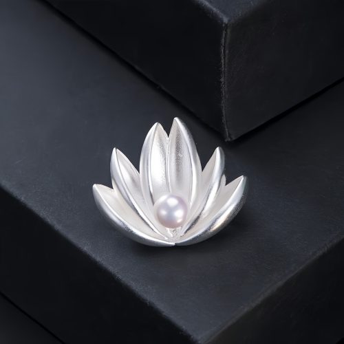 Broche de Flor de Loto con Perla en Plata 925 Broche de Flor de Loto con Perla en Plata 925